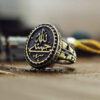 Islamischer Kupfersiegelring mit „Hasbi Allah“-Kalligraphie