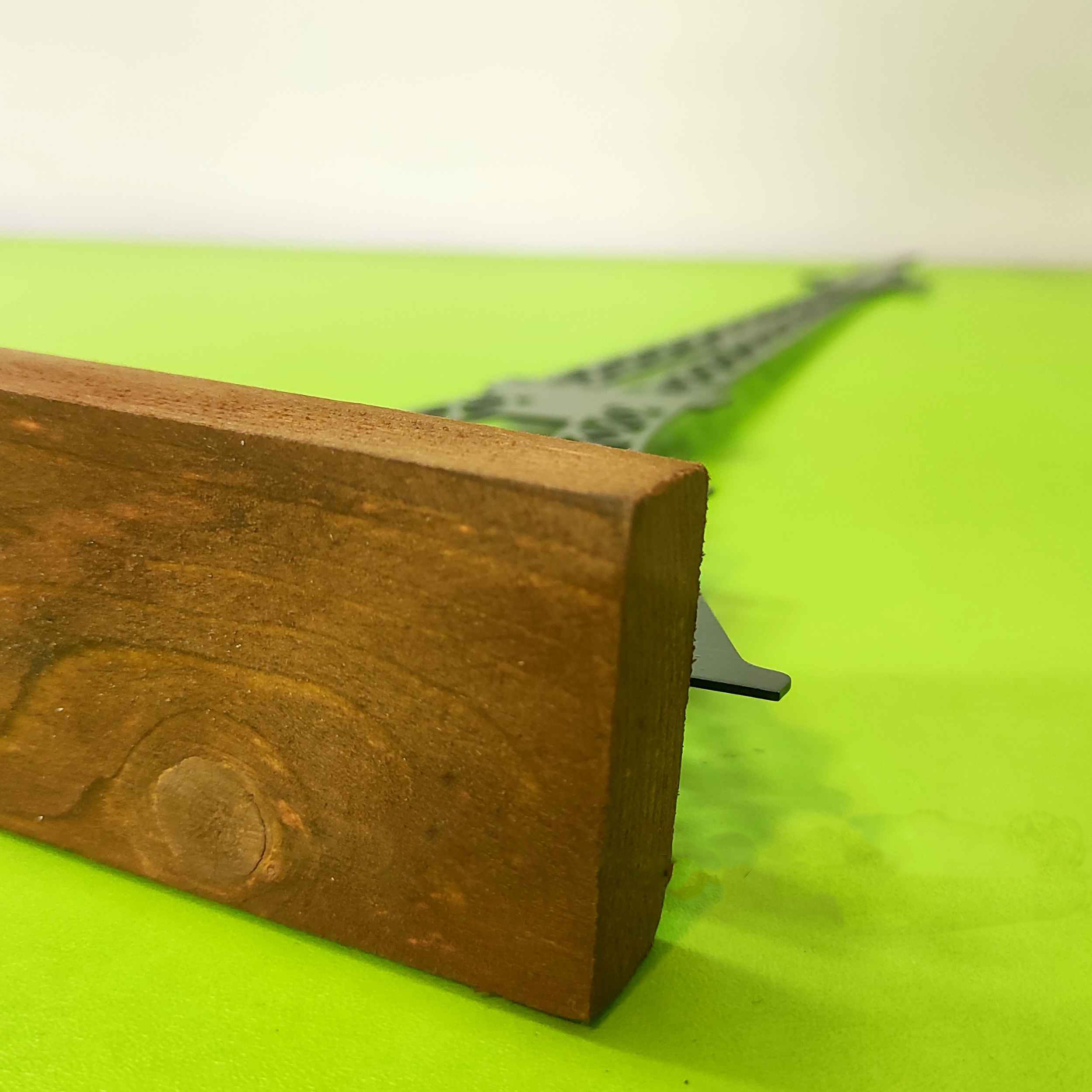 Metall-Minimalistische Figuren-Skulptur Eiffelturm