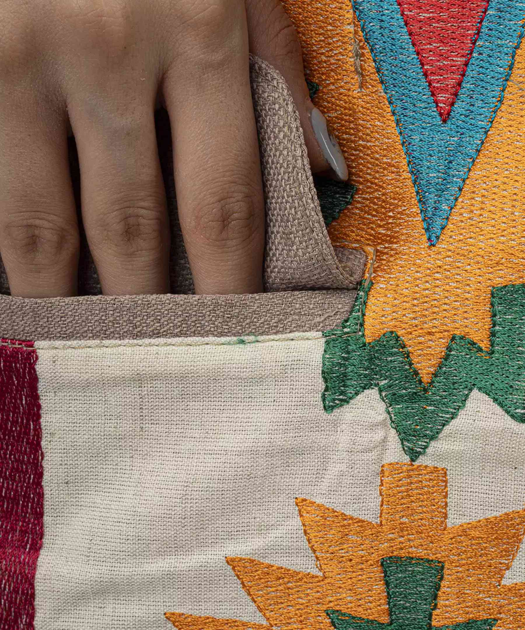 Persischer bestickter Manto für Frauen mit geometrischem Design