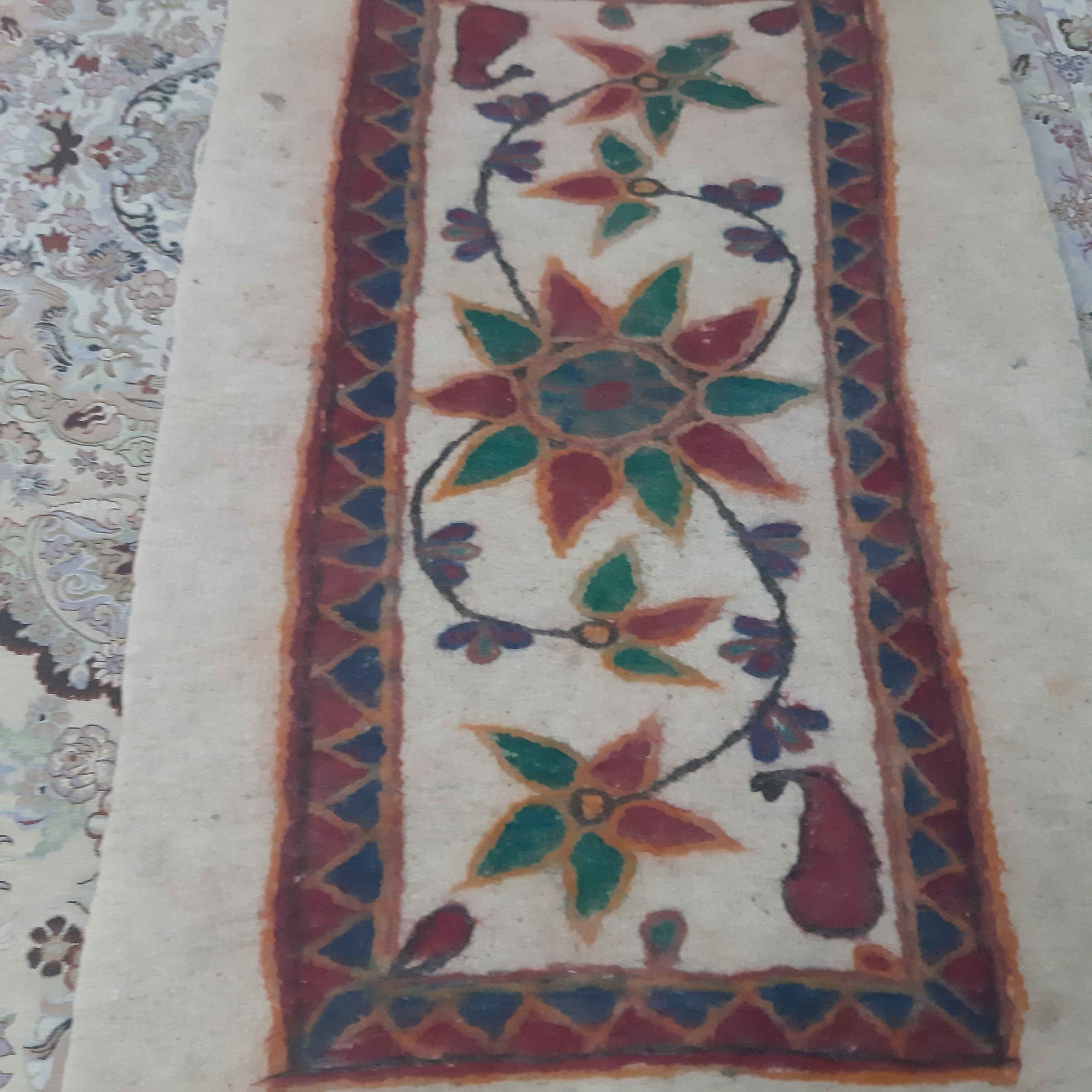 Persischer Wollfilzteppich 100% natürlich und handgefertigt Blumenmuster