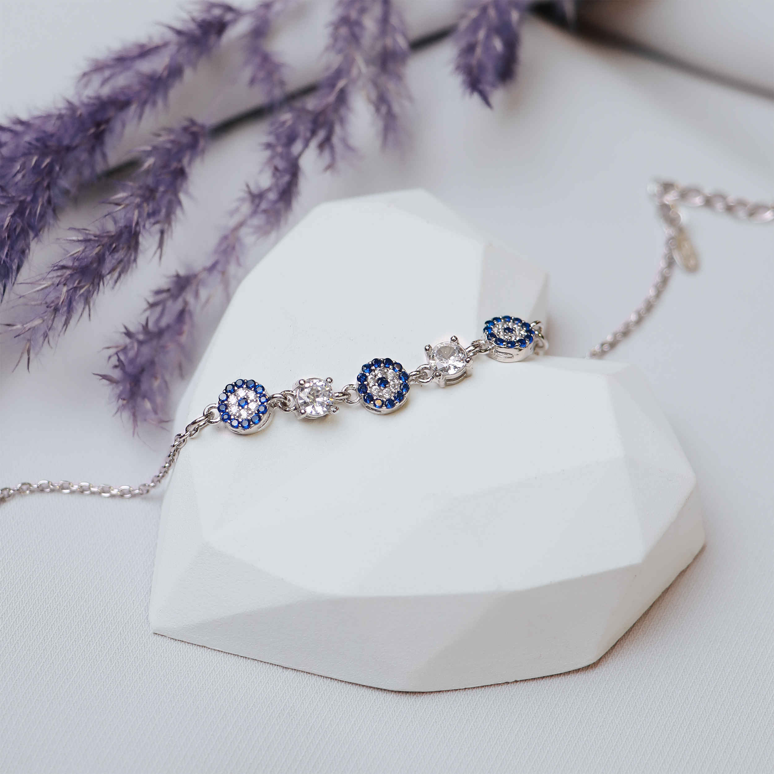 Silberarmband für Frauen – Design mit bösem Blick