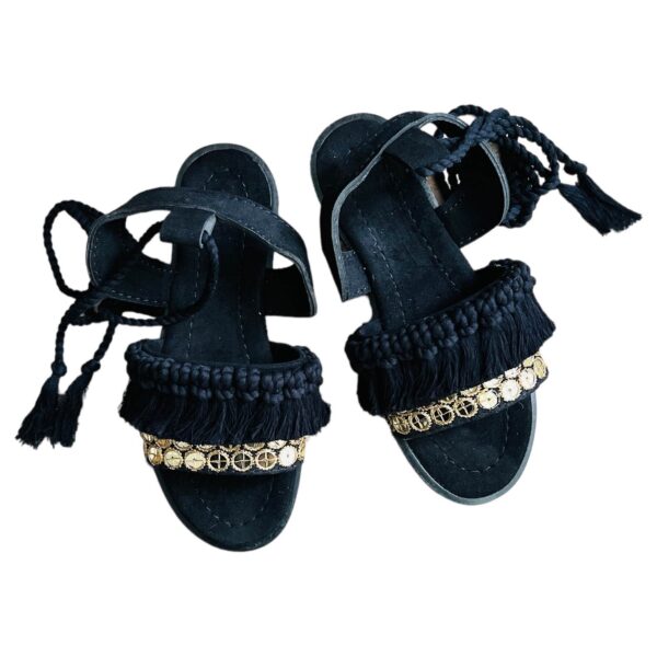 Slingback Flache Schwarze Sandalen mit Boho-Design Handgefertigt