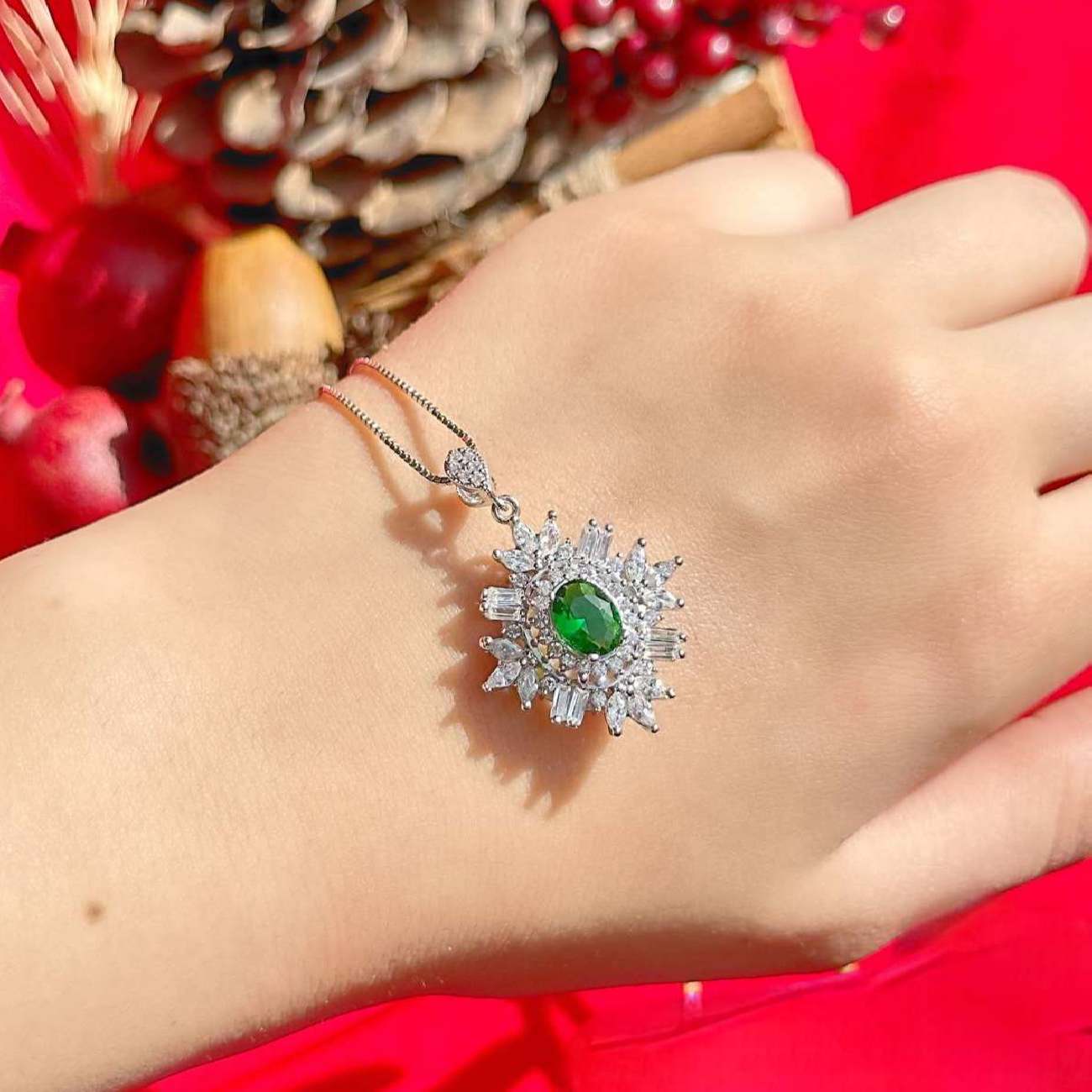 Sterlingsilber Royal Smaragd Halskette mit 3A Zirkonia Edelstein