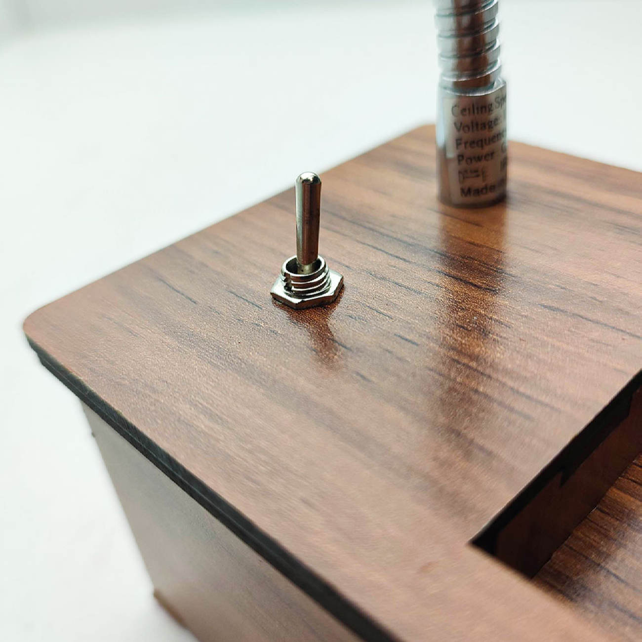 Holz Schreibtisch Leselampe mit Stifhalter Modell KM80