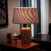 Akzent Holz-Tischlampe mit Baumwoll-Stoff-Lampenschirm Arsalan
