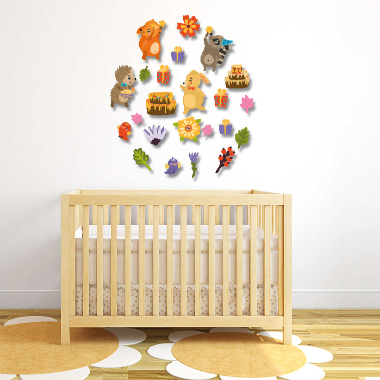 Baby-Wandsticker aus Holz mit glücklichen Tieren für das Kinderzimmer