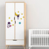 Baby-Wandsticker aus Holz mit Astronauten-Design