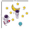 Baby-Wandsticker aus Holz mit Astronauten-Design