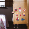 Baby-Wandsticker aus Holz mit Segelbär-Design