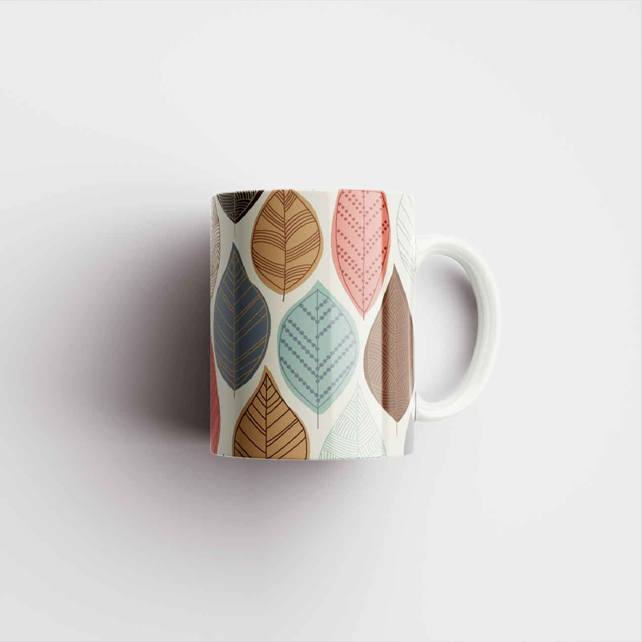 Keramik-Kaffeetasse mit Blättermotiv
