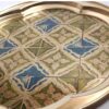 Dekoratives Messingtablett mit traditionellem geometrischem Design für Tisch und Dekoration