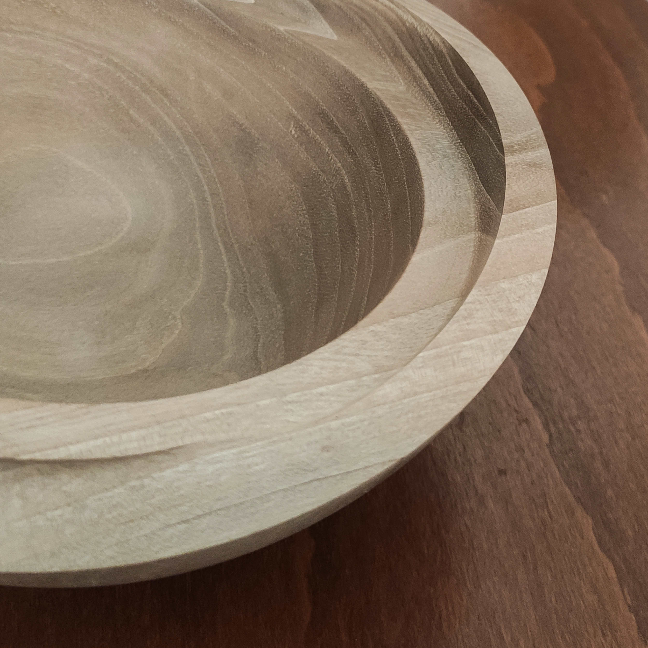 Dekorative Holz-Schale aus Walnussholz Künstlerisch