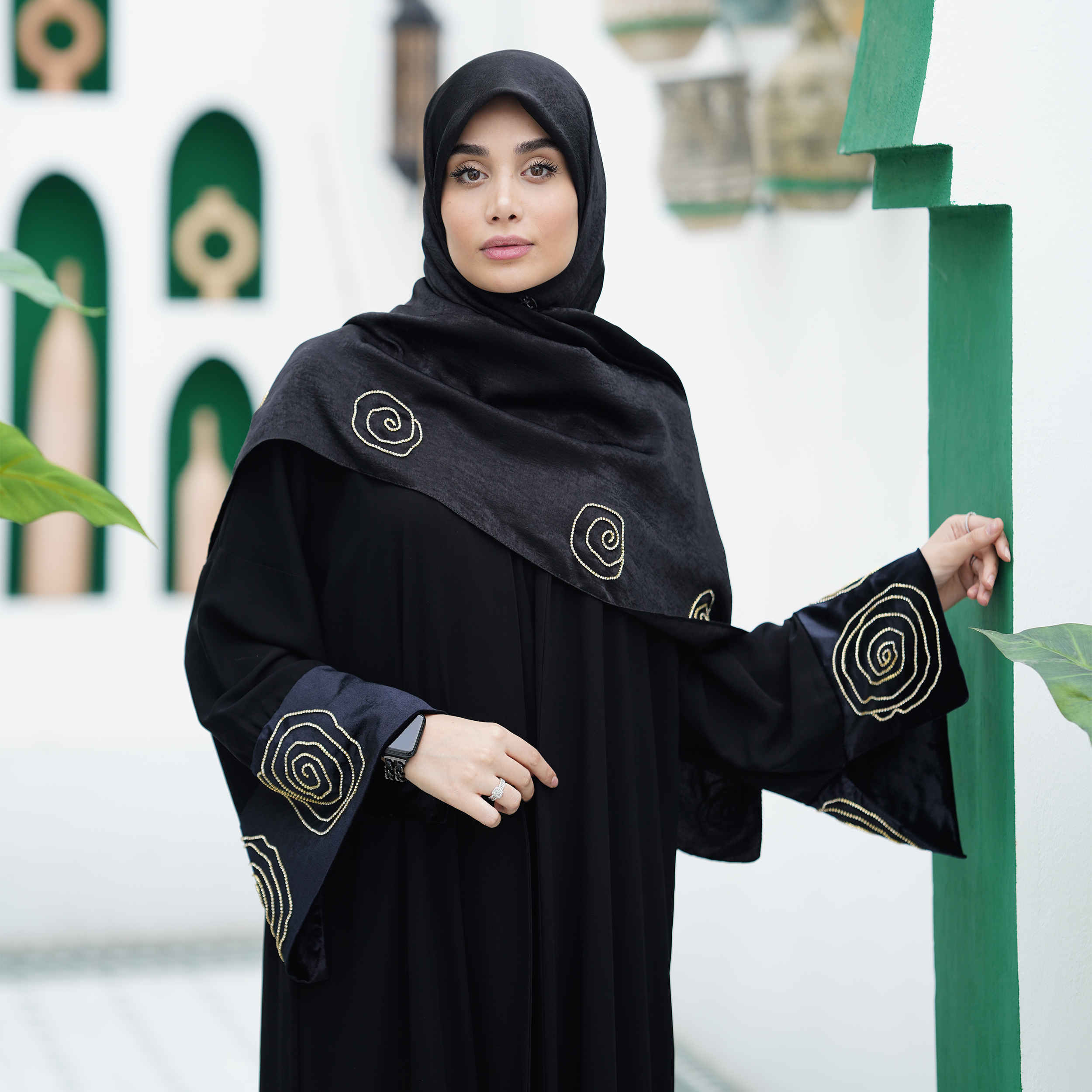 Elegante Locker geschnittene Abaya für Muslimische Frauen mit Bestickten Rosen