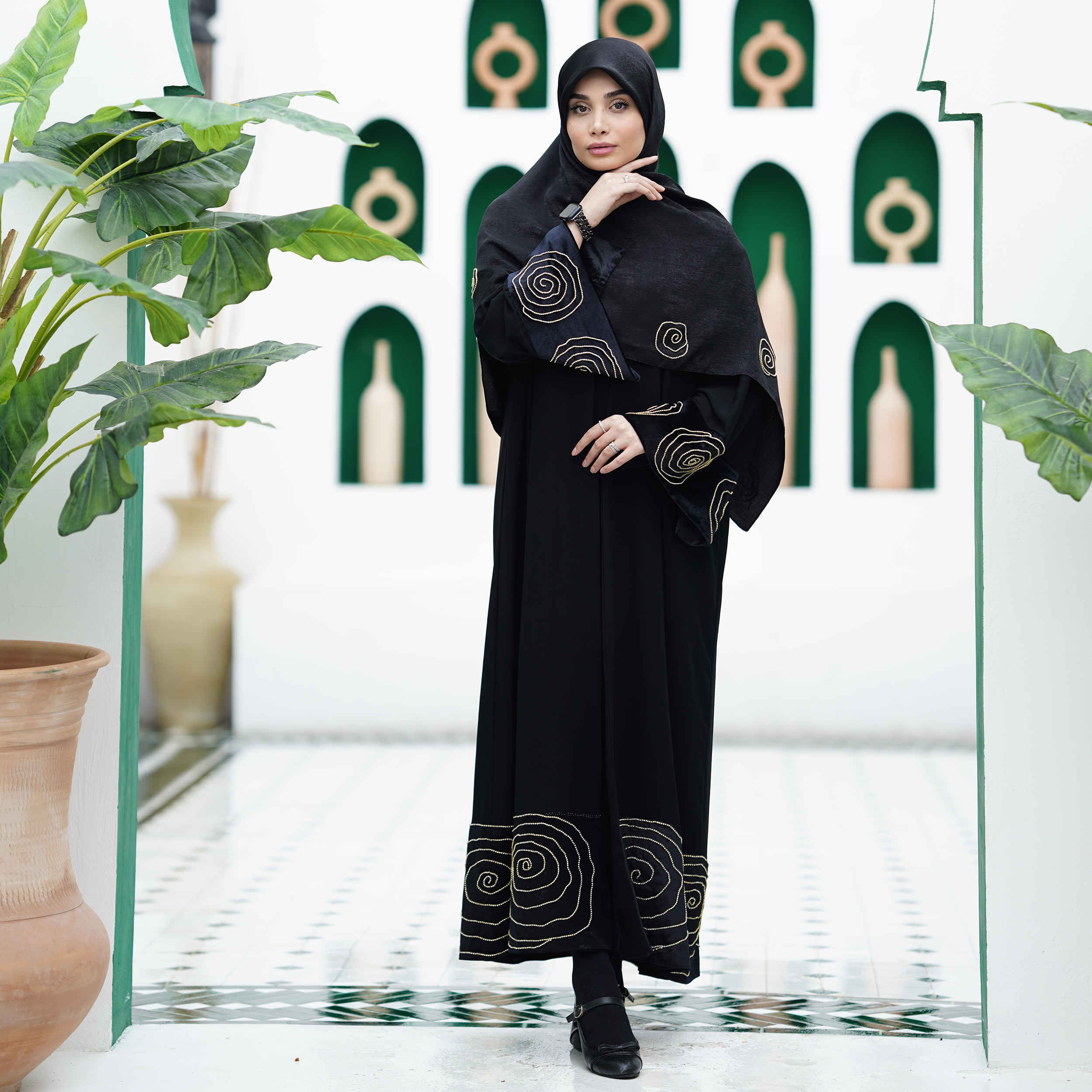 Elegante Locker geschnittene Abaya für Muslimische Frauen mit Bestickten Rosen