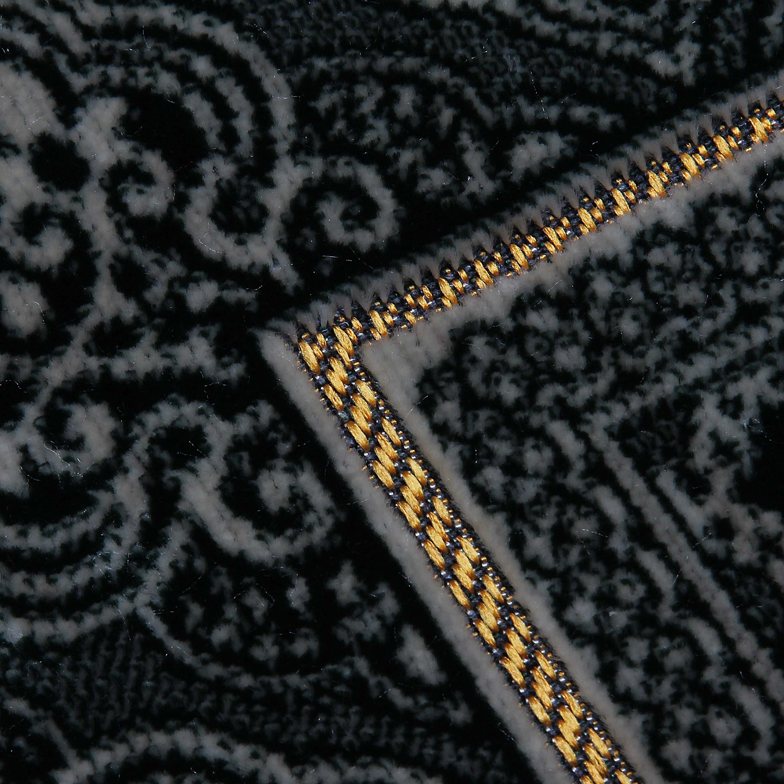 Islamische Samtgebetsmatte Janamaz Polsterung Sajadah Schwarz