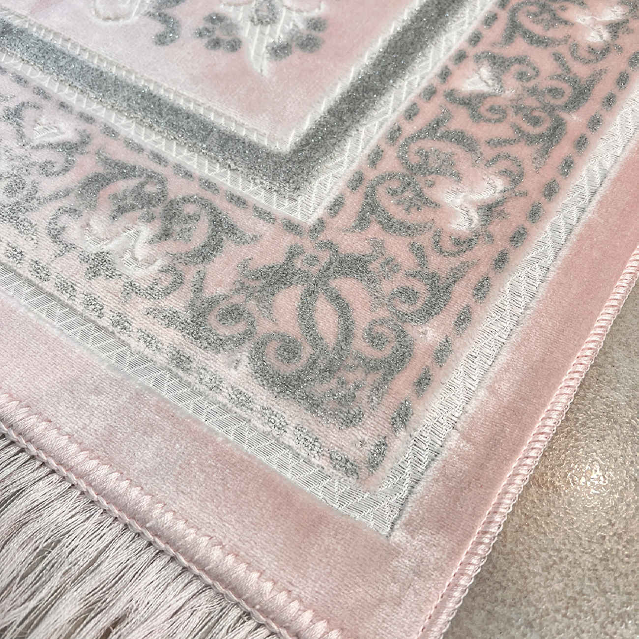 Islamische Samtgebetsmatte Polsterung Sajadah Janamaz Traditionelles Design