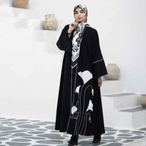 Locker geschnittene Abaya für Muslimische Frauen mit Weißem Piping-Design