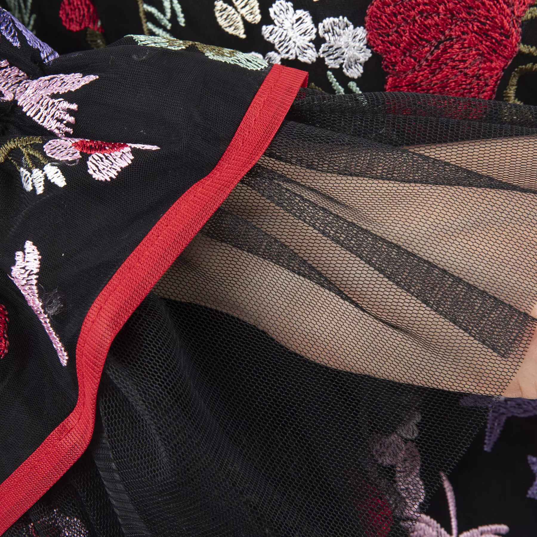 Persischer bestickter Manto mit floralem Design