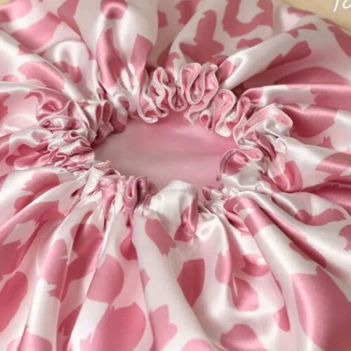 Luxuriöse Schlafhaube aus Seidensatin für Damen mit Leopardenmuster in Rosa
