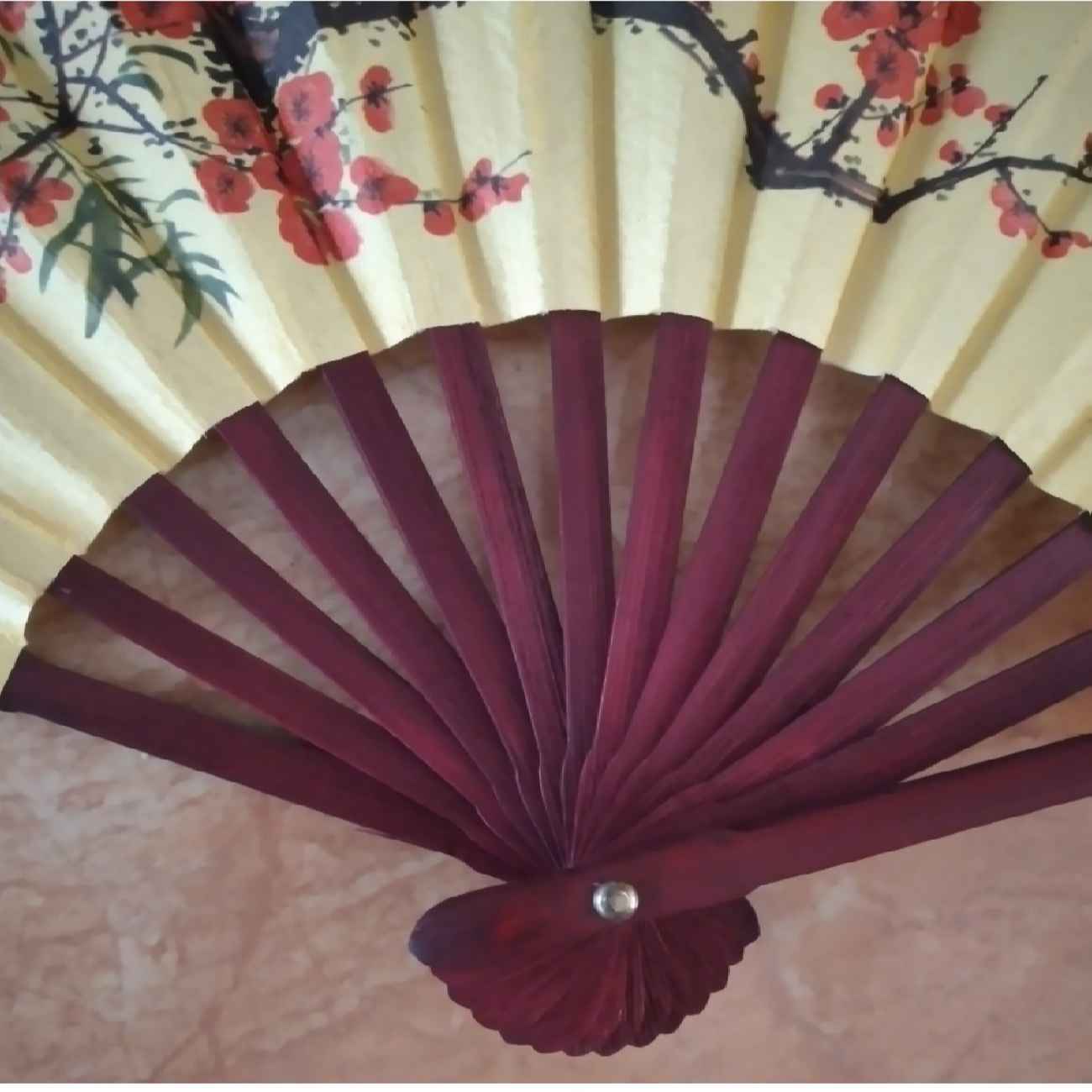 Faltbarer und tragbarer Handfächer aus Holz Japanisches Modell