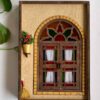 Handgefertigter persischer Holz-Wand-Schlüsselhalter im traditionellen Stil mit Hüttensprossenfenster
