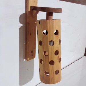 Einstellbare Holz Wandleuchte mit Loch Design