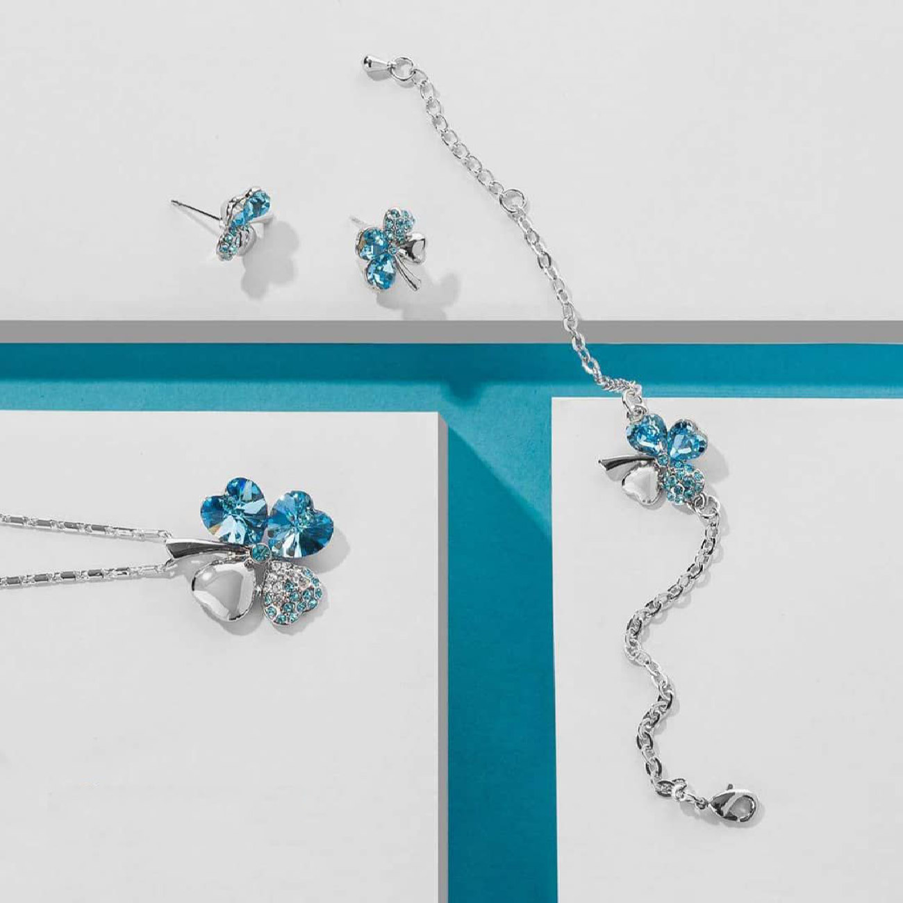 Messing-Schmuckset mit vierblättrigem Kleeblatt – Halskette, Armband und Ohrstecker Set für Damen