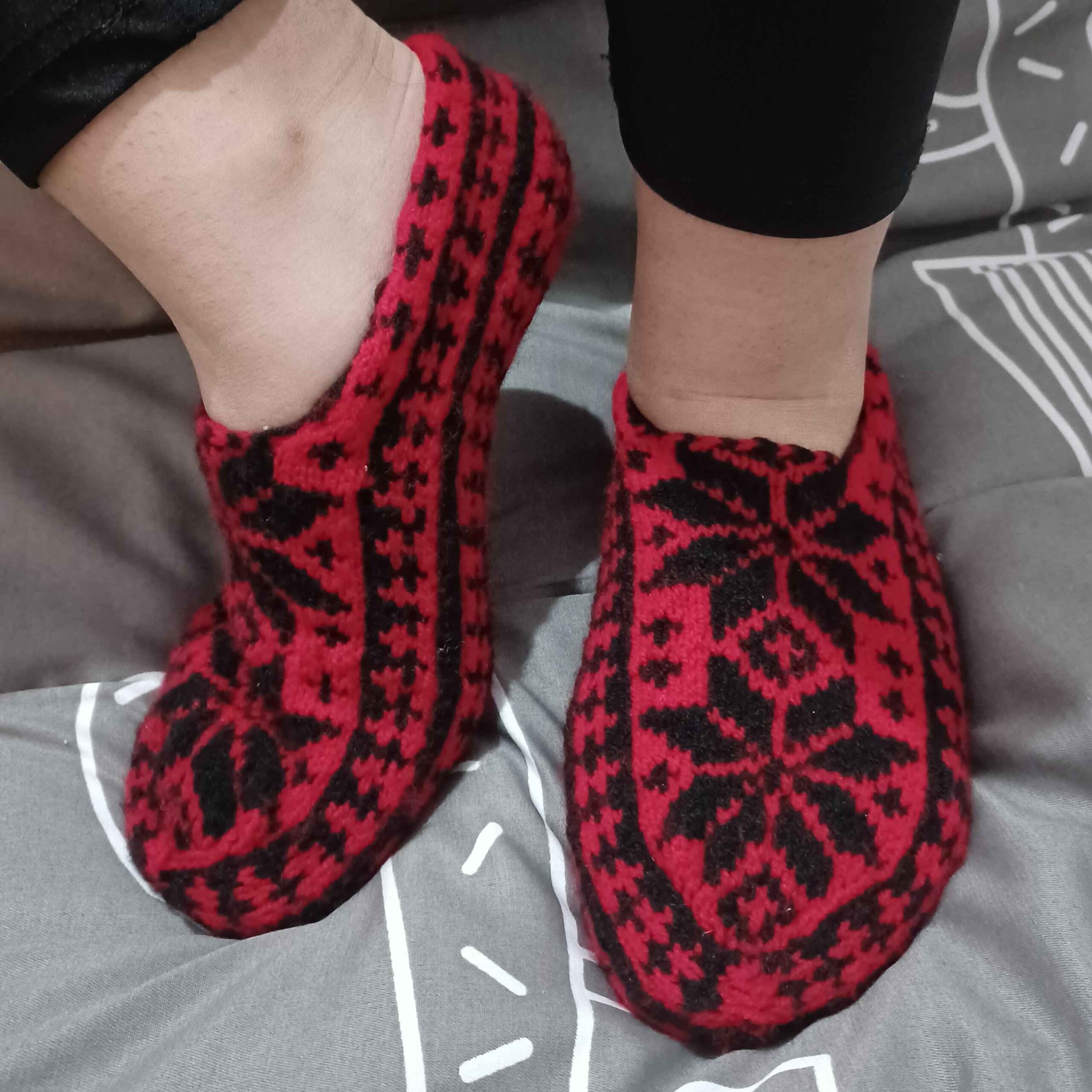 Häkelslippers Giveh für Damen mit traditionellem Design Handgewebt