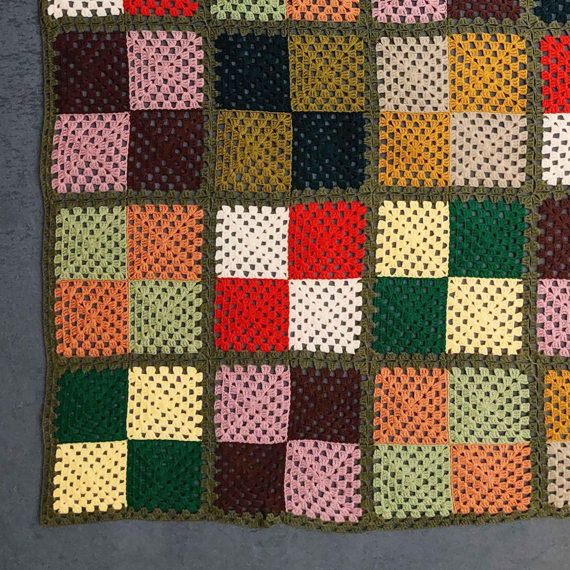 Häkel-Tischdecke Handgestrickt im Karodesign