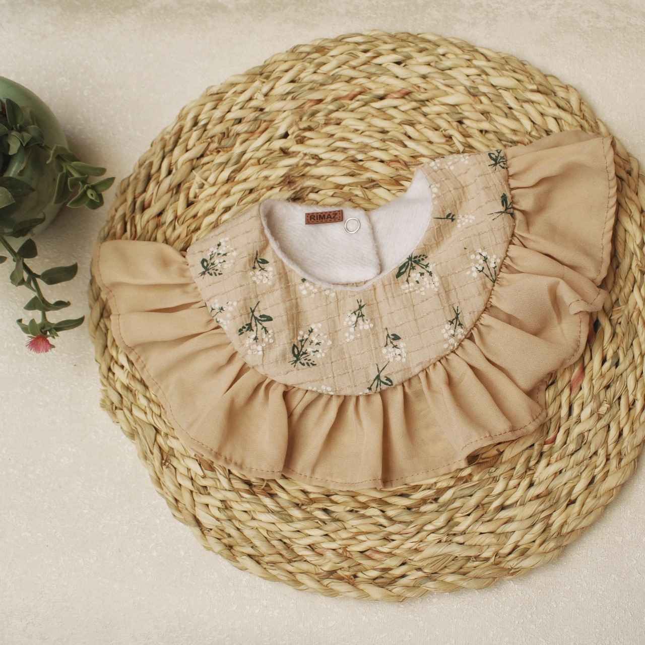 Süßes Baby Lätzchen mit Floral Design Modell Soulmate