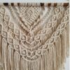 Dekorativer Makramee-Wandbehang Wandteppich Kunst Modell Honig