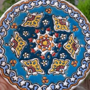 Dekorativer Keramikteller in persischer Minakari Kunst Emaillearbeit Wandplatte
