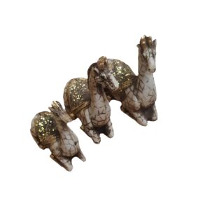 Dekorative sitzende Giraffen-Figuren 3 Stück – Moderne Kunstwerke