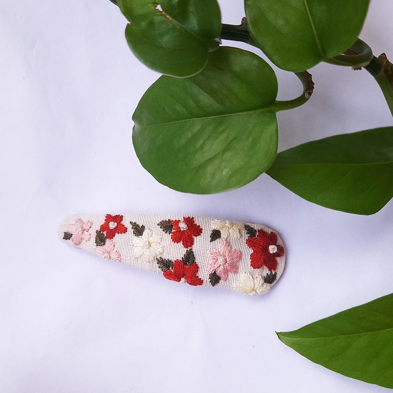 Besticktes Blumen-Snap-Haarspangen-Set aus 2 Handgewebt