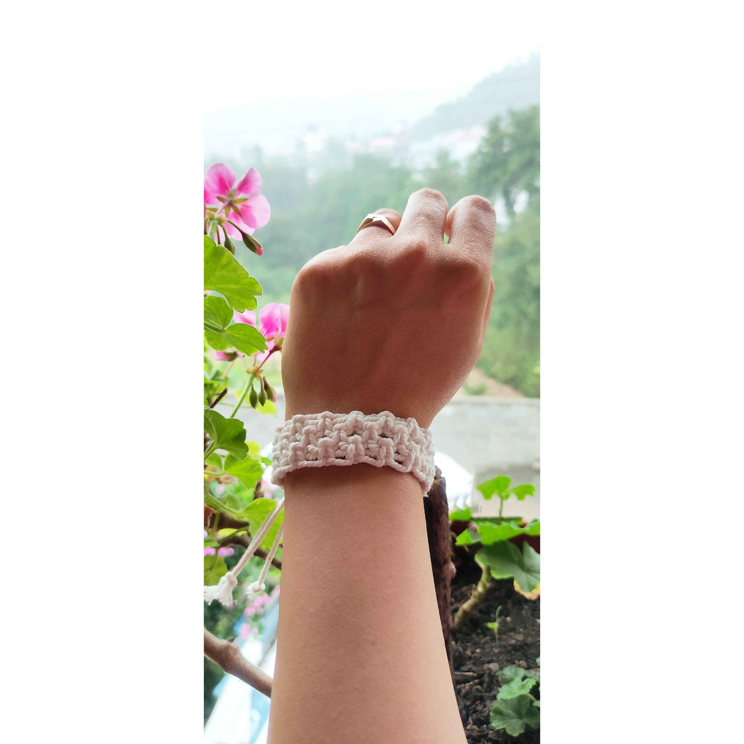 Besticktes Makramee-Ohrring- und Armband-Set Modell Honey