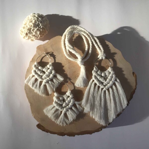 Besticktes Makramee-Ohrring- und Halsketten-Set