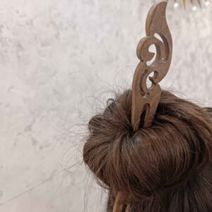 Haargabel für Frauen Handgefertigt aus Walnuss-Holz