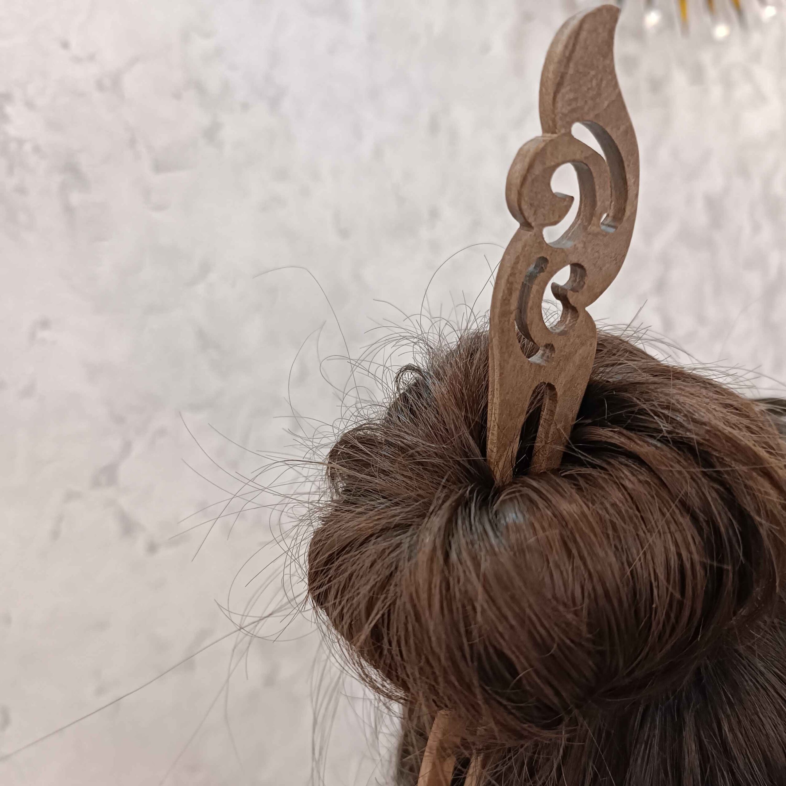 Haargabel für Frauen Handgefertigt aus Walnuss-Holz