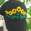 Handgestickte Damenkappe mit Sonnenblumenmuster