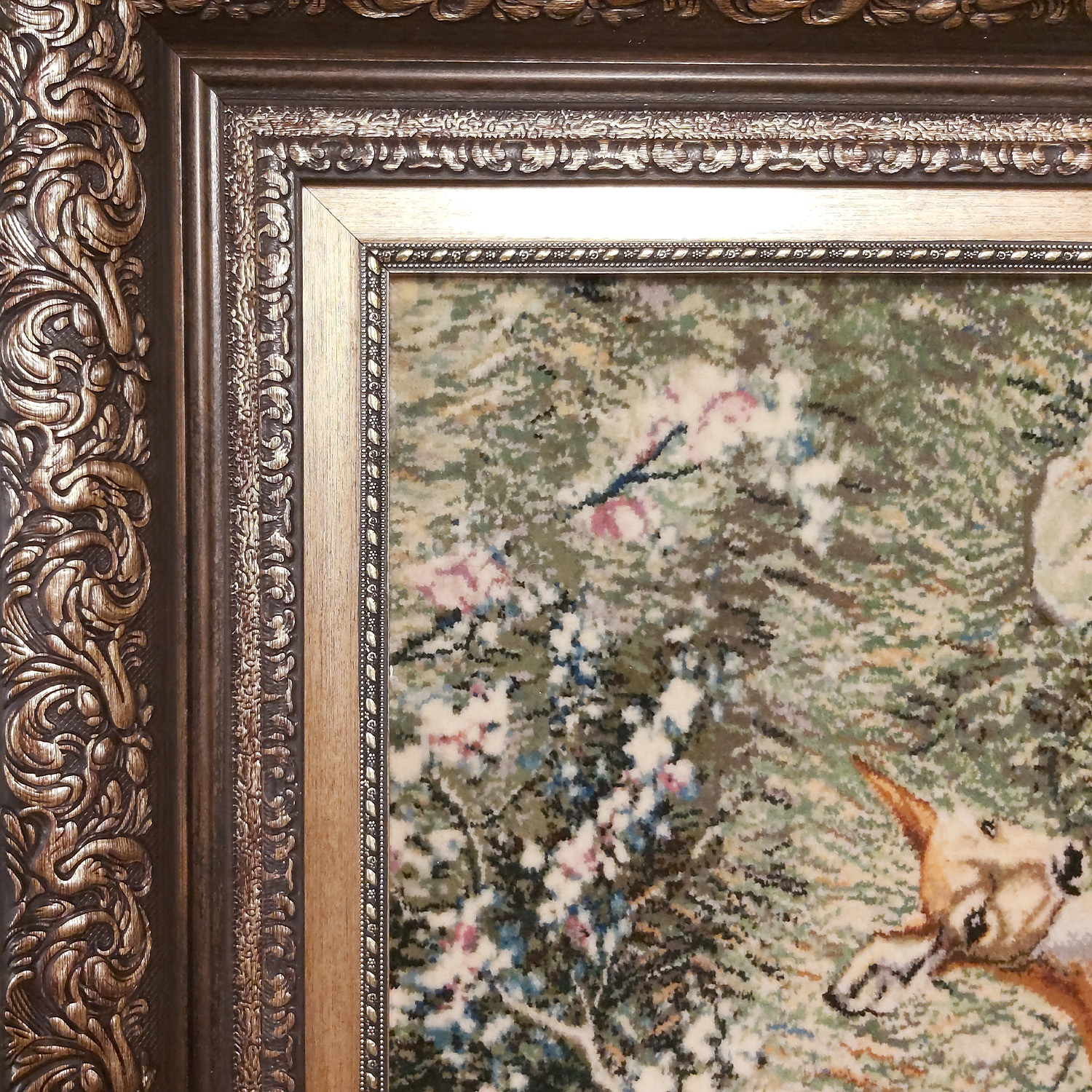 Handgeknüpfter persischer Bildteppich aus Tabriz, der ein Reh darstellt