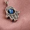 Hypoallergene Safety Pin Brooch für Frauen – Evil Eye Design für Sensibilität und Schutz