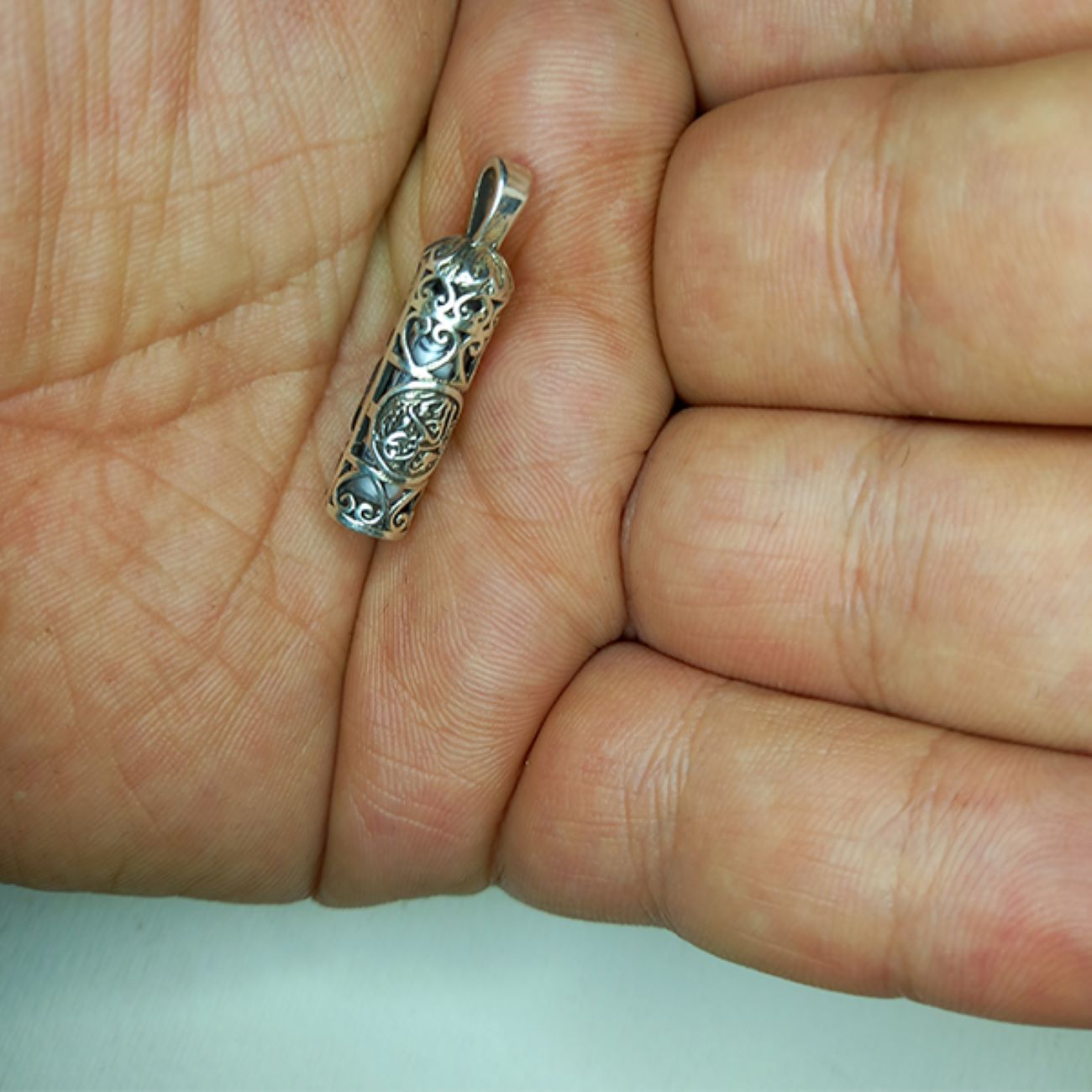 Islamisches Schia-Silberanhänger mit Hirz von Imam Jawad