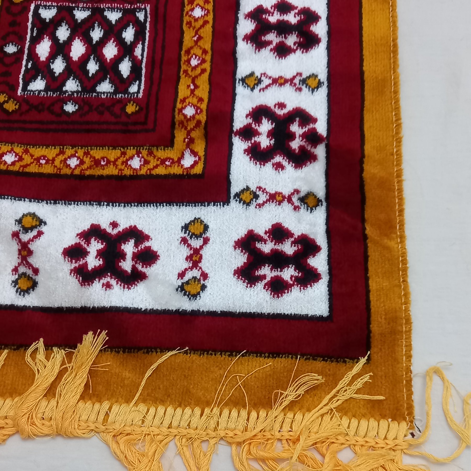 Islamische Samtgebetsmatte Polsterung Sajadah Janamaz Ziegelrot