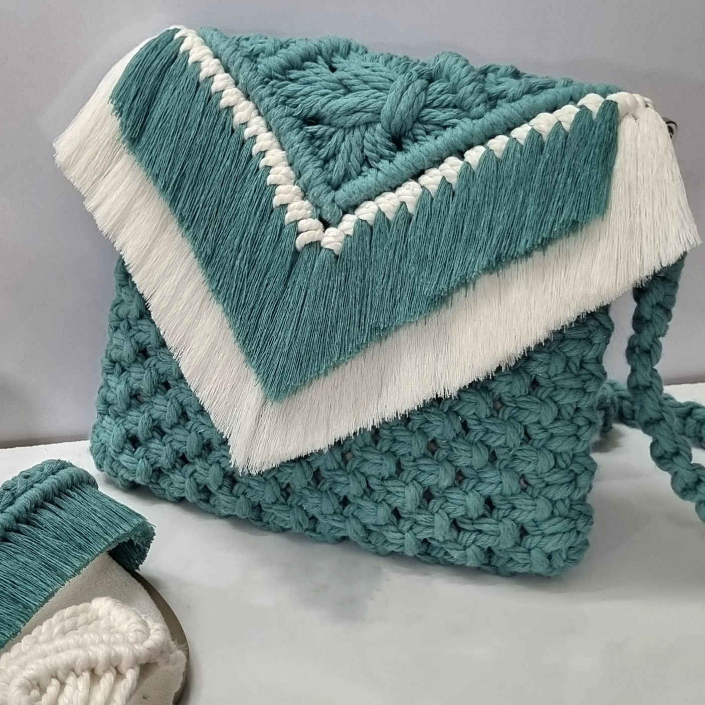 Macrame Sling Tasche für Frauen - Handgewebt Modell Mina