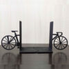 Fahrrad-Design Buchstütze aus Metallkunst – spaßig für Jugendzimmer oder urbane Dekoration