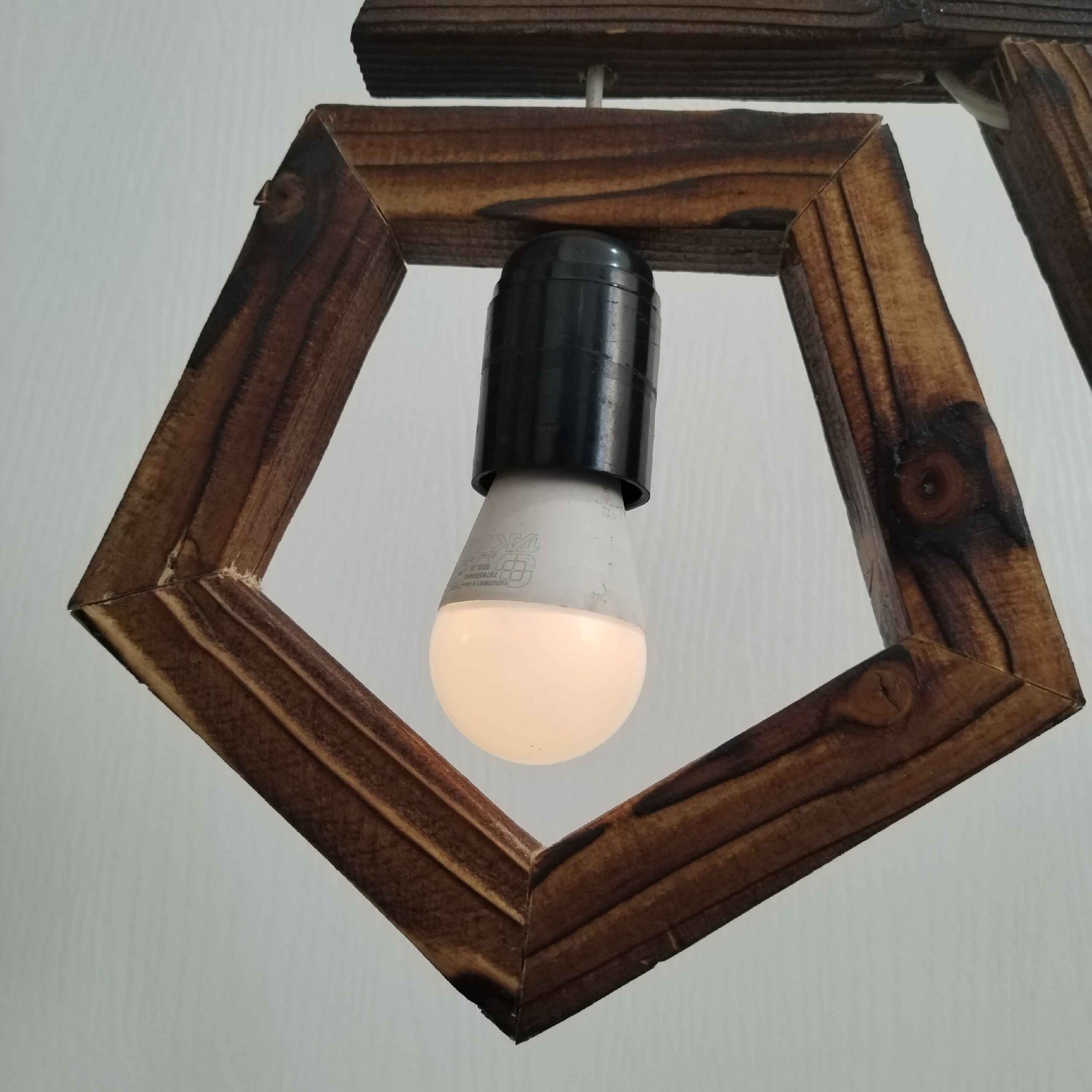Minimalistische Holz Schreibtischlampe Handgefertigt Geeignet zum Lesen