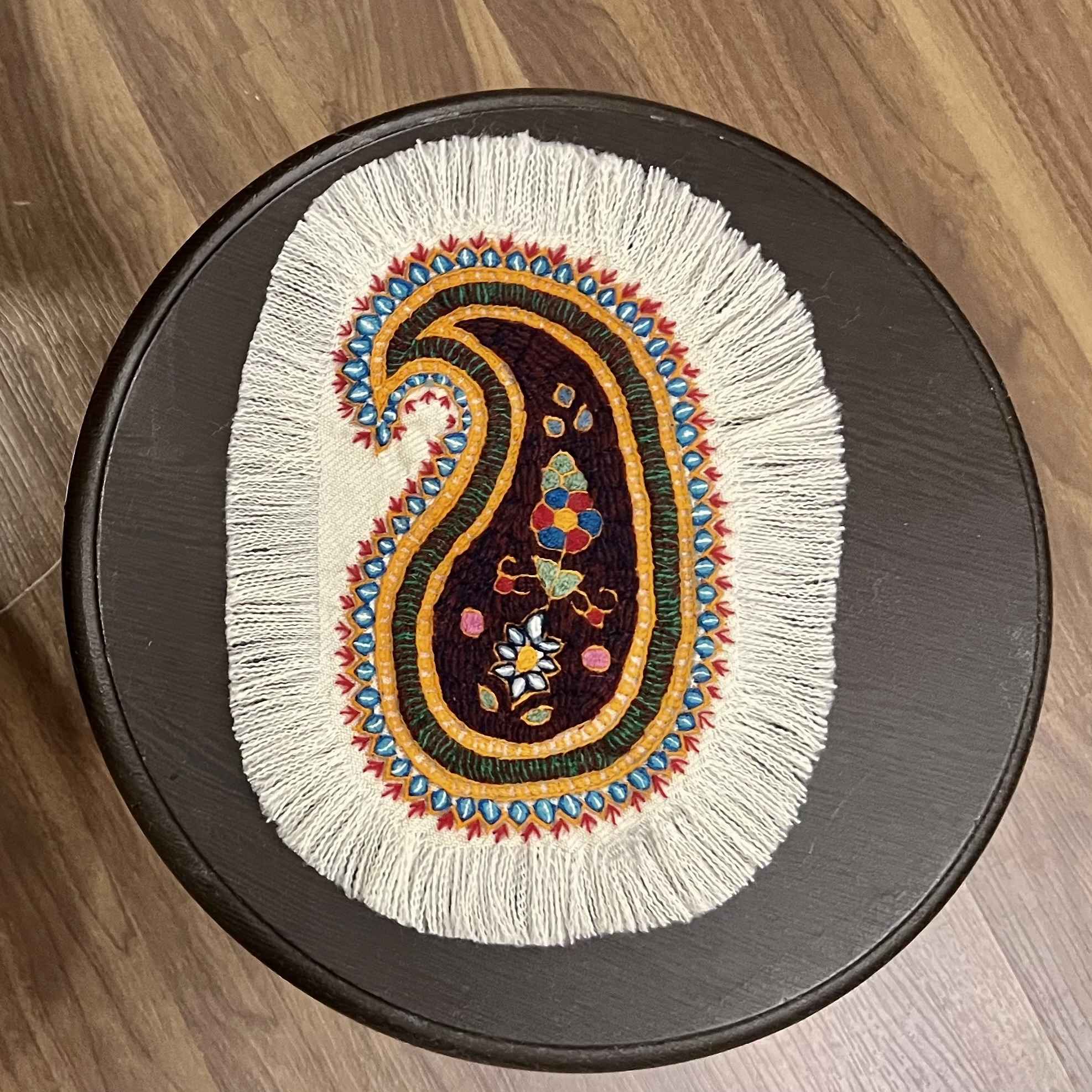 Persische Pateh Tischdecke in Kerman Stickkunst Handgefertigtes Paisley