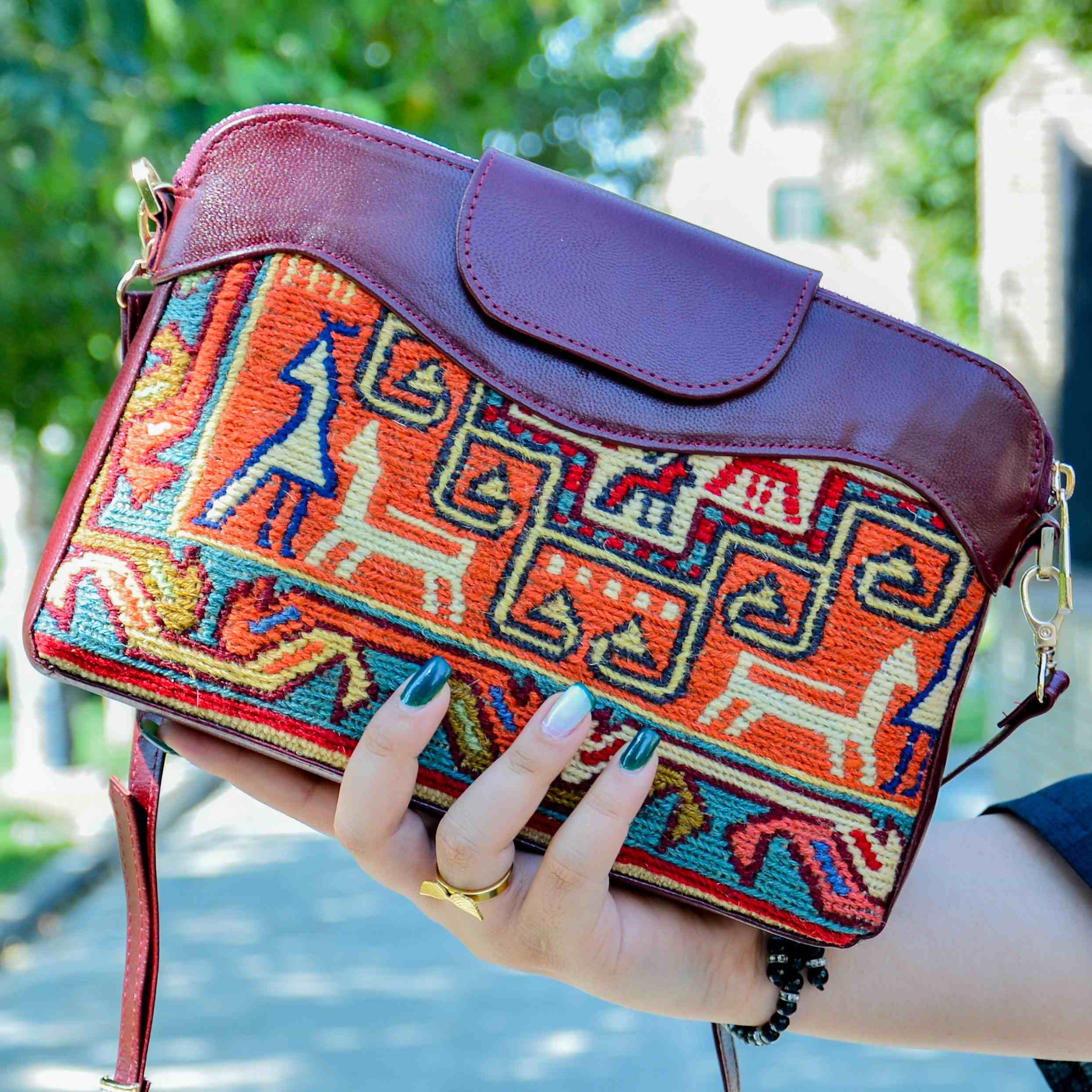 Traditionelle handgefertigte Kilim Umhängetasche für Frauen