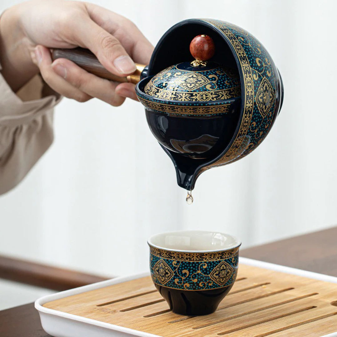 Japanisches Porzellan-Teeservice mit 360-Grad-drehbarer Teekanne
