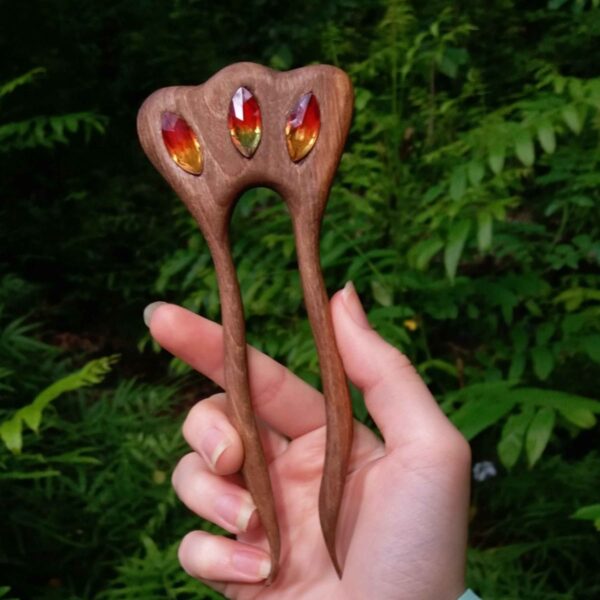 Holz-Haargabel Handgefertigt mit Krone-Design & Turmalin-Steinen